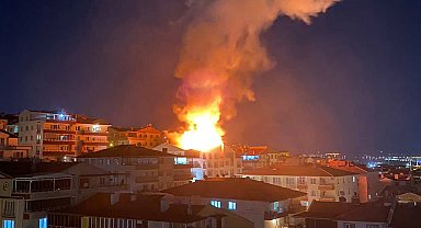 Ankara'da 5 katlı binanın çatısında çıkan yangın söndürüldü