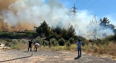 Antalya'da çalılıkta çıkan yangın ormana sıçradı