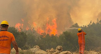 Antalya'da rekor sıcaklıkta 'orman yangını fırtınası'- Yeniden