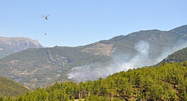 Antalya'nın 2 ilçesindeki orman yangınlarına müdahale 2'nci günde de sürüyor