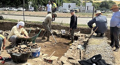 Antik liman kenti Parion'da 11'inci yüzyıla ait mezar grubu bulundu