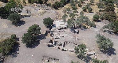 Apollon Smintheus Kutsal Alanı'ndaki kazılarda 3'üncü yüzyıla ait hamam gün yüzüne çıkarılıyor
