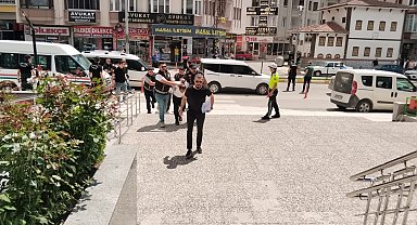 Arazide toprağa gömülü boğazı kesilmiş cesedi bulunmuştu; 3 tutuklama