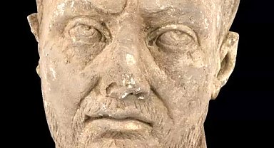 Aspendos kazılarında imparator başı heykeli bulundu