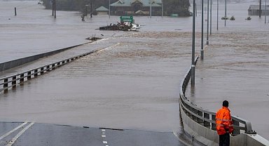 Avustralya'da şiddetli yağış ve rüzgar 35 bin haneyi elektriksiz bıraktı