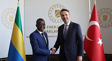 Bakan Bayraktar, Gabonlu bakanlarla bir araya geldi