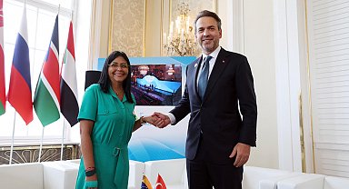 Bakan Bayraktar, Venezuela Petrol Bakanı Gomez ile görüştü