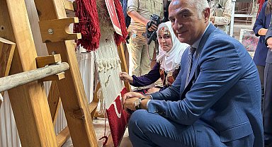 Bakan Ersoy: Yabancı turist rotalarına da girecek bir Uşak için çalışma yapacağız