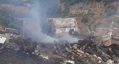 Bakan Kurum: 3 ilde çıkan yangınlarda 9'u konut, 26 yapı hasar gördü