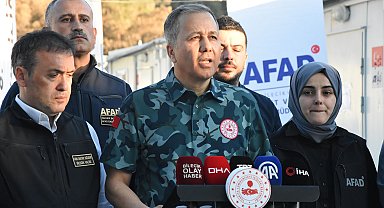 Bakan Yerlikaya, orman yangınlarında yok olan Köprücek ve Kaşıkçı köyünde