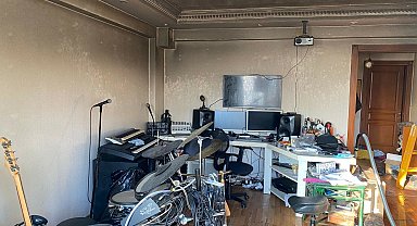 Balıkesir'de evde çıkan yangında 2 kişi dumandan etkilendi