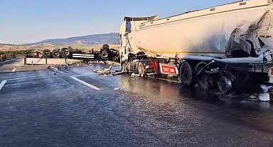 Balıkesir'de TIR ile akaryakıt tankeri çarpıştı: 1 yaralı