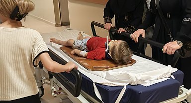 Balkondan düşen 3 yaşındaki çocuk ağır yaralandı