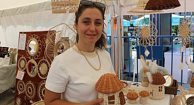 Bambu çubuklarından ürettiği ürünler geçim kapısı oldu