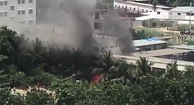 Bangladeş'te savaş uçağı üniversite kampüsüne düştü