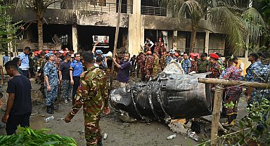 Bangladeş'te savaş uçağının kampüse düşmesi sonucu hayatını kaybedenlerin sayısı 31'e ulaştı