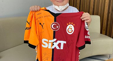 Barış Alper Yılmaz'dan kanser hastası çocuğa sürpriz