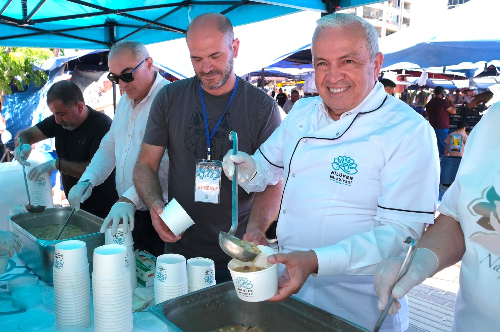 Başkan Şadi Özdemir’den aşure ikramı