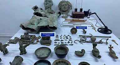 Bayburt'ta 156 adet tarihi eser ele geçirildi; operasyon anı kamerada