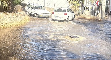 Bodrum'da ana su isale hattı patladı, yol trafiğe kapandı