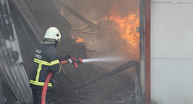 Bolu'da medikal malzeme üretilen fabrikada çıkan yangın kontrol altında
