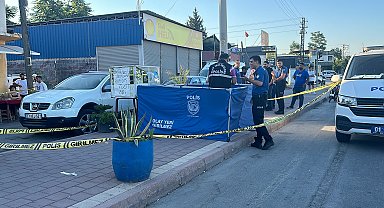 Boşanmasından sorumlu tuttuğu kadını yaralayıp, intihar etti