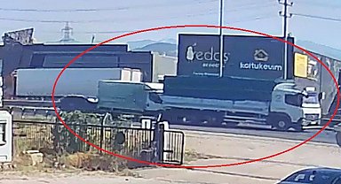 Bursa'da 3 aracın karıştığı zincirleme kaza kamerada; 1 yaralı