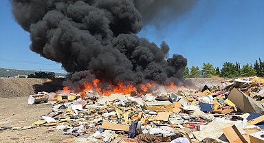 Bursa'da katı atık deposu alanındaki yangına müdahale