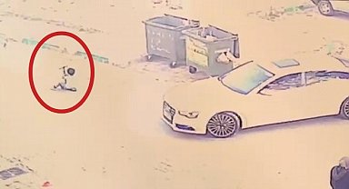 Bursa'da otomobilin çarptığı çocuk ağır yaralandı; o anlar kamerada