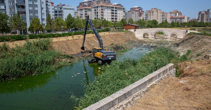 Büyükşehir’den Ayvalı Dere’de temizlik ve ıslah çalışması