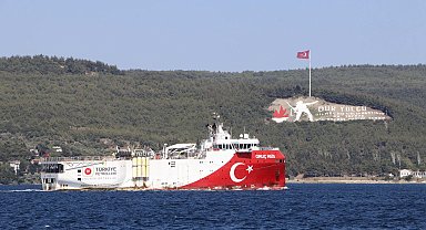 Çanakkale -Sismik araştırma gemisi Oruç Reis, Çanakkale Boğazı'ndan geçti Ek video