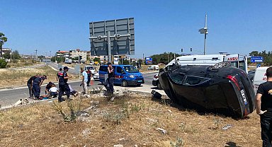 Çanakkale'de motosikletle otomobil çarpıştı: 1'i ağır 2 yaralı