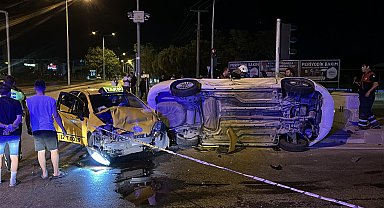 Çanakkale'de taksi ile otomobil çarpıştı: 8 yaralı