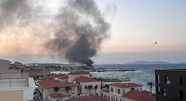 Çeşme'de demirli teknede çıkan yangın korkuttu