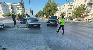 CHP İstanbul Milletvekili İlgezdi, Çanakkale'de kazası geçirdi: 1 yaralı
