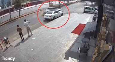 Cipe çarpan taksinin takla attığı kaza kamerada