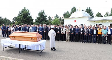 Cumhurbaşkanı Yardımcısı Yılmaz'ın vefat eden yeğeni Bingöl'de toprağa verildi