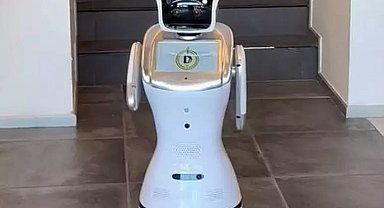 Demirören Medya ve Teknoloji Lisesi'nde robotla tanıtım dönemi