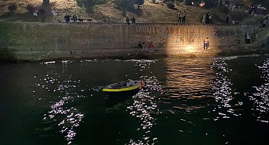 Denizde mahsur kalan 4 kişiyi ekipler kurtardı