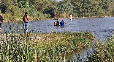 Dicle Nehrinde boğulma tehlikesi giren 3 kişiden 2'si kurtarıldı; Ömer aranıyor