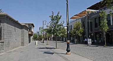 Diyarbakır'da termometreler 49 dereceyi gösterdi, sokaklar boş kaldı