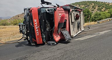Diyarbakır'da yangına giden itfaiye aracı devrildi: 1'i ağır, 3 yaralı