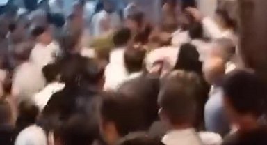 Düğün salonu önünde tekme ve yumruklu kavga kamerada