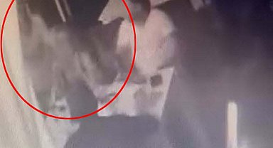 Eğlence mekanında arkasından yaklaştığı kadının başını masaya vurdu