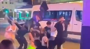 Eğlence mekanında tekmeli, yumruklu 'hesap' kavgası kamerada: 5 gözaltı