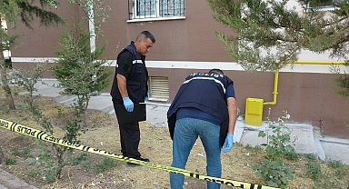 Ekmek getiren annesine bakan Zeynep, 4'üncü kattan düştü