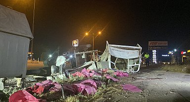 Elazığ'da otomobil ile 3 tekerlekli motosiklet çarpıştı; 3 yaralı