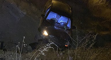 Elazığ'da şarampole düşen otomobildeki 5 kişi yaralandı