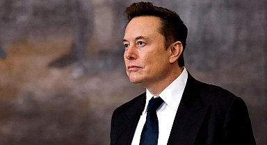 Elon Musk, yeni siyasi parti kurmak için tekrar anket başlattı
