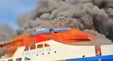 Endonezya açıklarında yanan yolcu gemisinden 568 kişi kurtarıldı